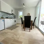 Apartment Regina Paloma With Swimming Pool Jezera