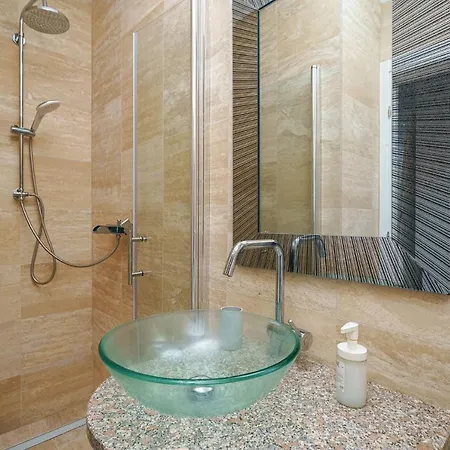 Regina Paloma With Swimming Pool Apartment Jezera