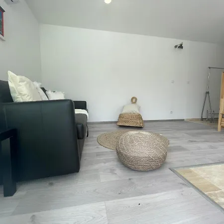 Apartment Regina Paloma With Swimming Pool Jezera