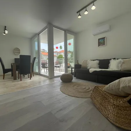 Regina Paloma With Swimming Pool Apartment Jezera