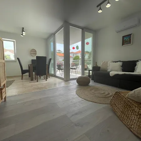 Regina Paloma With Swimming Pool Appartamento Jezera