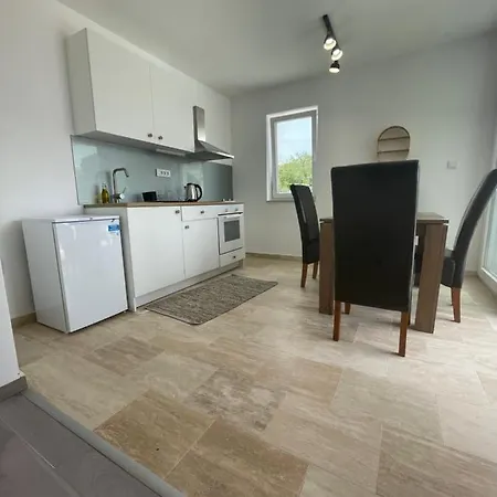 Regina Paloma With Swimming Pool Jezera