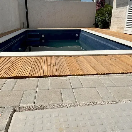 Regina Paloma With Swimming Pool