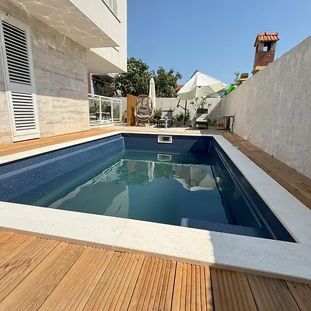 Regina Paloma With Swimming Pool Appartamento Jezera