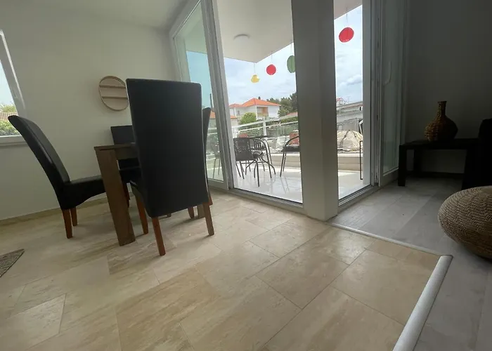 Regina Paloma With Swimming Pool Jezera