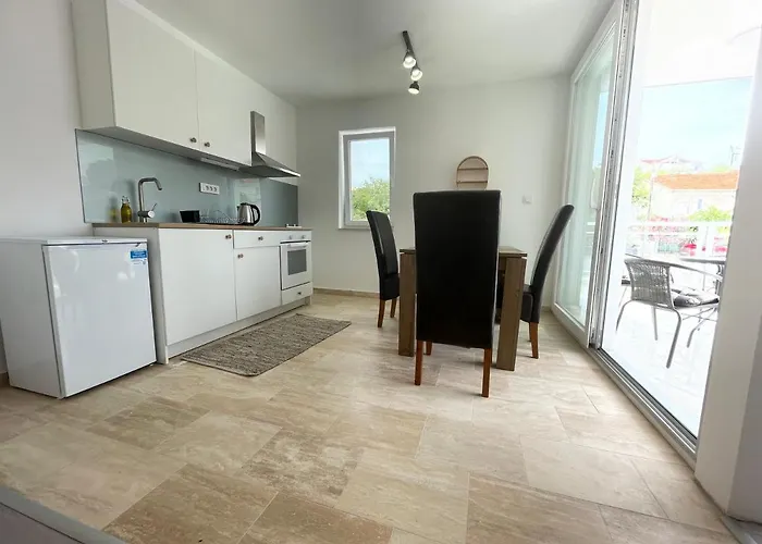 Apartman Regina Paloma With Swimming Pool Jezera