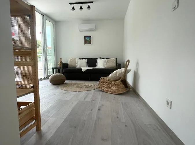 Regina Paloma With Swimming Pool Appartement Jezera