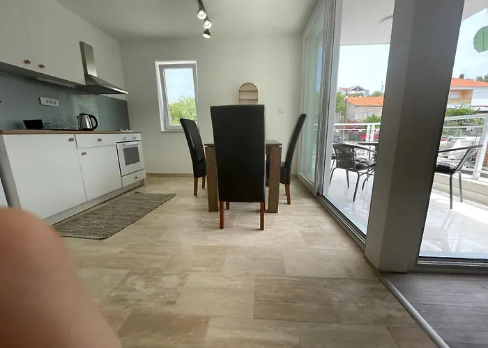 Apartman Regina Paloma With Swimming Pool Jezera