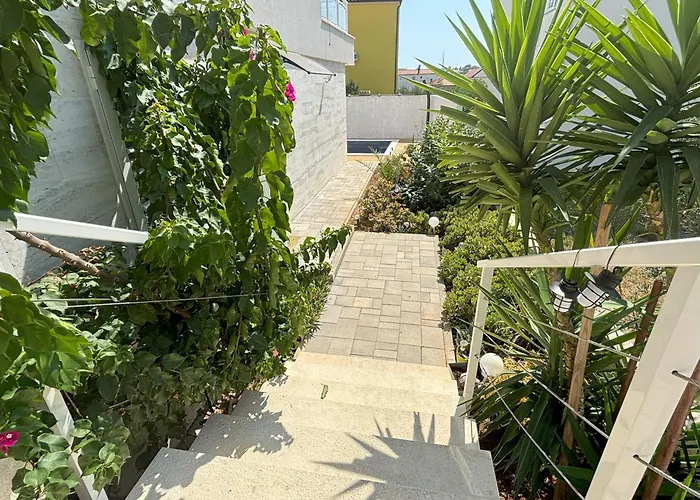 Regina Paloma With Swimming Pool