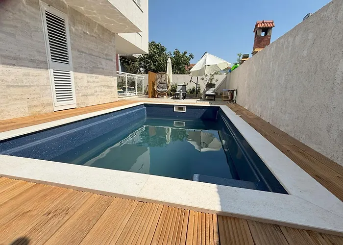 Regina Paloma With Swimming Pool Lejlighed Jezera